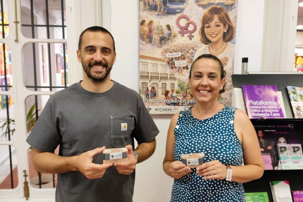Pulsera inteligente Niu Clic con tecnología NFC para la seguridad de las mujeres en Alhaurín el Grande
