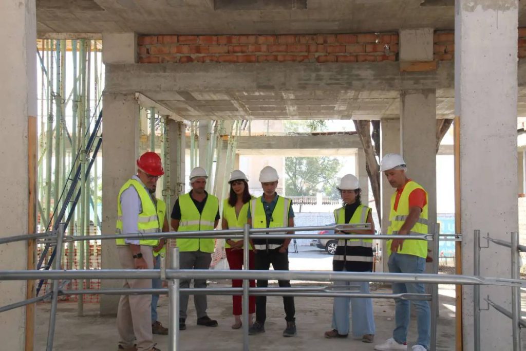Autoridades municipales de Cártama visitan las obras de la nueva Unidad de Estancia Diurna de Nueva Aljaima