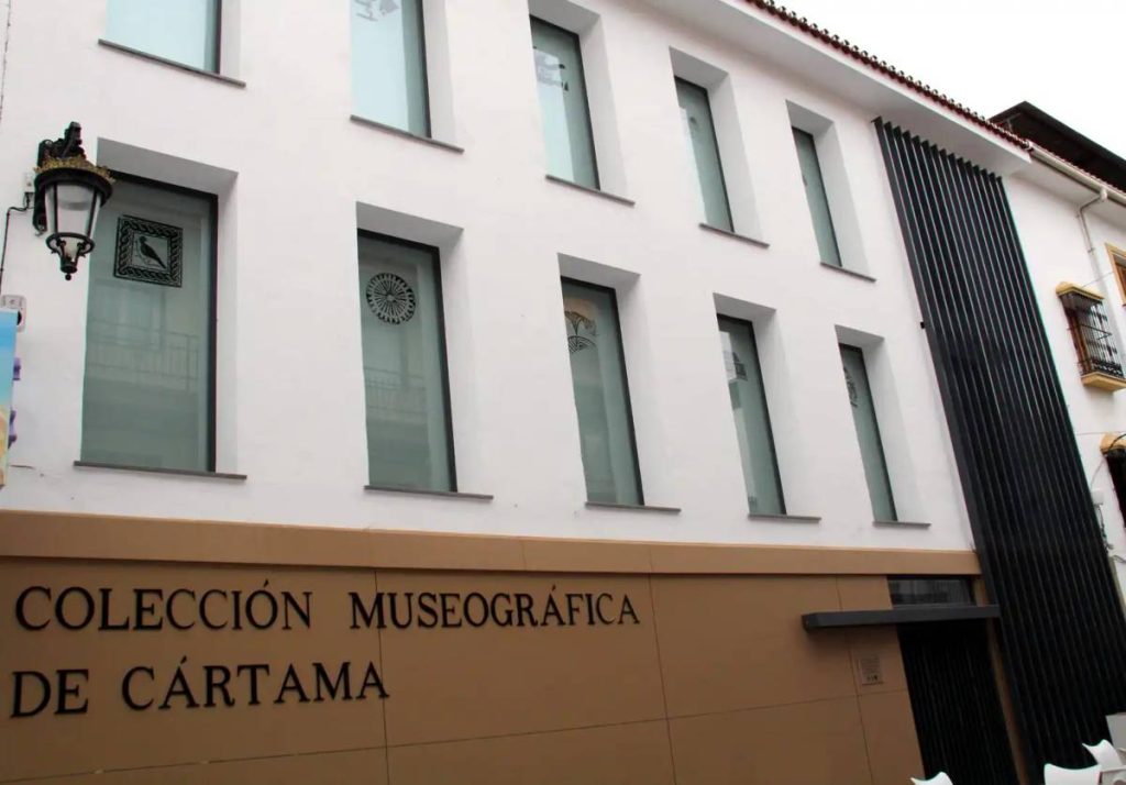 Crátera ática griega de la Colección Museográfica de Cártama, datada entre el 330 y el 225 antes de Cristo, hallada en la necrópolis de La Longuera