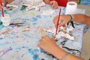 Niños participando en las ludotecas de verano de Cártama