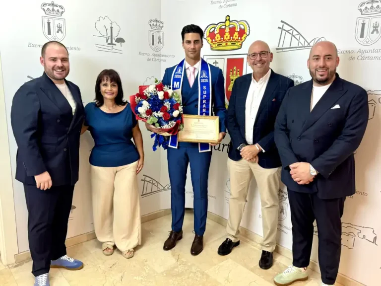 Pedro Cordero Infantes recibe el homenaje institucional del Ayuntamiento de Cártama tras ganar el Míster Supranational 2026