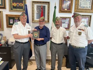 Reunión del alcalde de Alhaurín de la Torre con representantes de la Asociación José Ortega Munilla de Legionarios de Honor