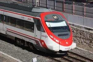 Tren Cercanías C-2 en la línea Málaga-Álora afectado por la avería en la catenaria el 8 de agosto de 2026