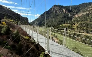 Nuevo puente colgante de 110 metros del Caminito del Rey sobre el Desfiladero de los Gaitanes, en Álora (Málaga)