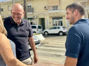 Obras de asfaltado en una vía del municipio de Cártama
