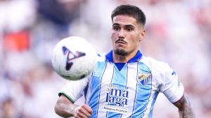 'Chupe' durante un partido del Málaga CF en LaLiga EA Sports