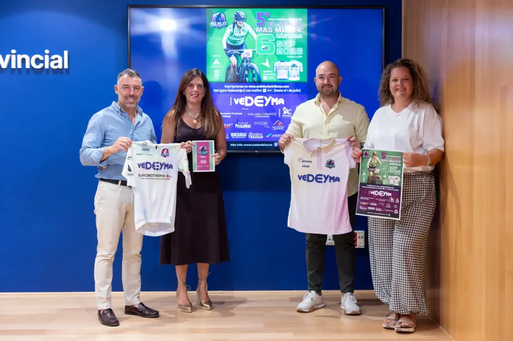 Ciclistas en el Gran Premio Ciudad de El Sexmo Más Mujer de BTT en Cártama