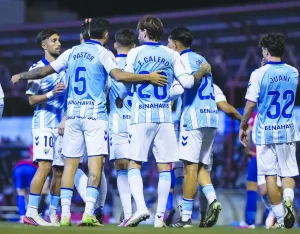 El Málaga CF celebra su victoria 0-3 ante el Sporting de Alcázar en la Copa del Rey, primera ronda 2026-27