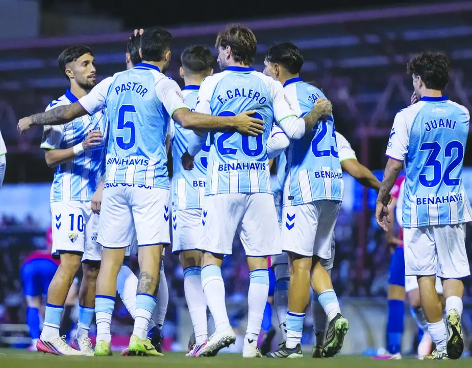 El Málaga CF celebra su victoria 0-3 ante el Sporting de Alcázar en la Copa del Rey, primera ronda 2026-27