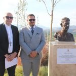 ¡Cártama abraza el recuerdo de su párroco más querido! Un busto de bronce y un parque verde honran para siempre a don Jesús Pascual