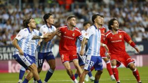 Jugadores de Málaga CF y RCD Espanyol en la jornada 8 de LaLiga EA Sports