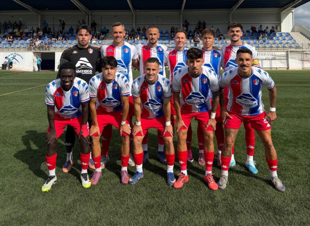 Once inicial del Arenas de Armilla antes del partido ante el CD Alhaurino en el Miguel Fijones, 18 de octubre de 2026